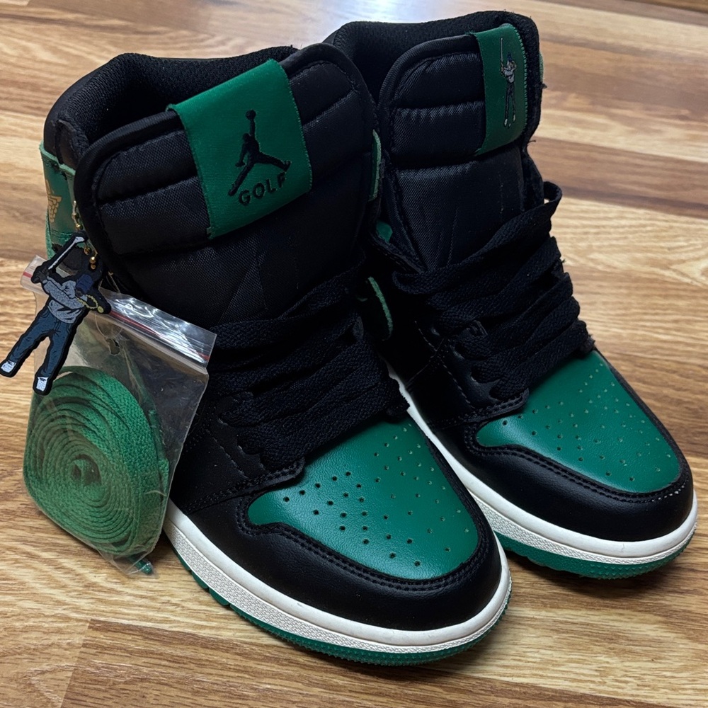 Jordan Women's Black and Green Sneakers